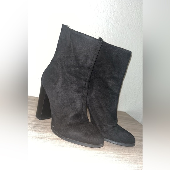 Black boots - Picture 2 of 2